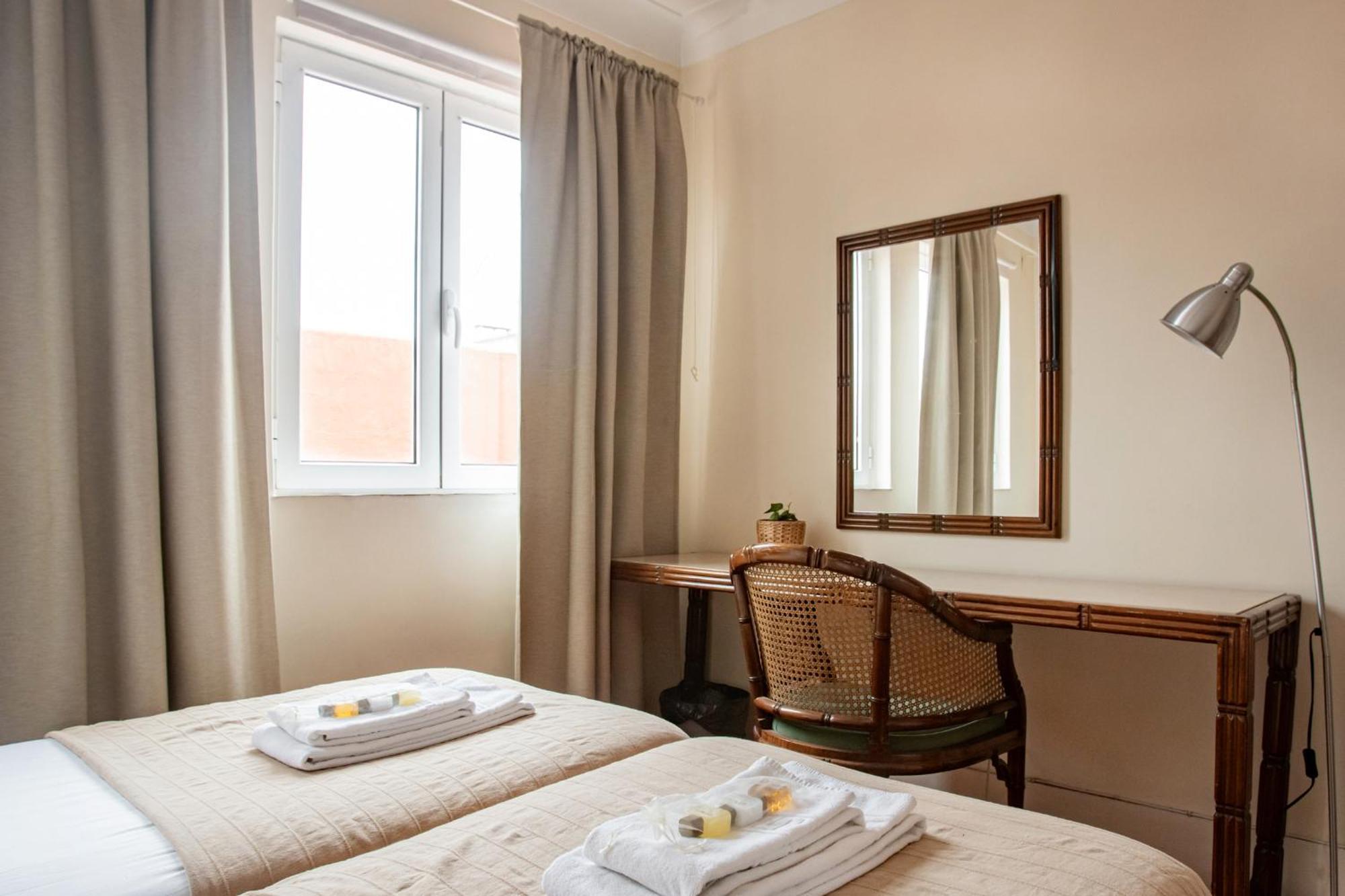 Large Family Flat In Campo De Ourique Hotel Lisbon Luaran gambar